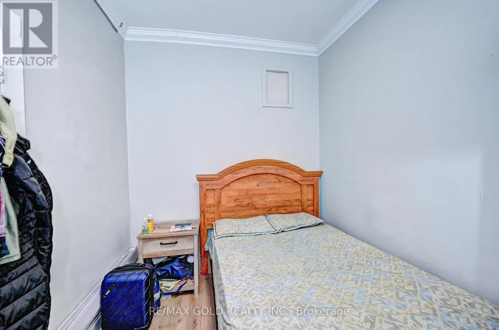 15 AINSLIE STREET N