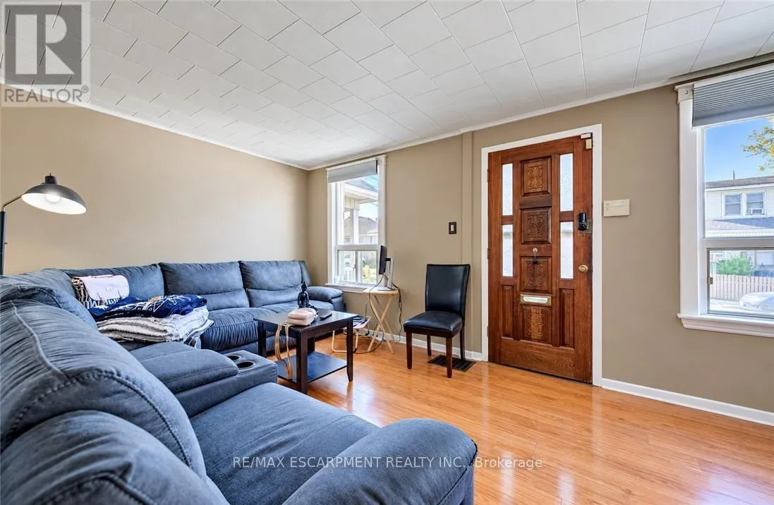 3 CRAIGMILLER AVENUE