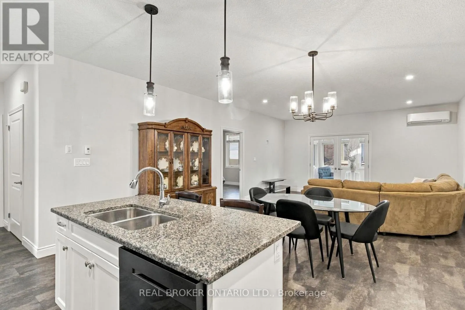 47 - 375 MITCHELL ROAD S
