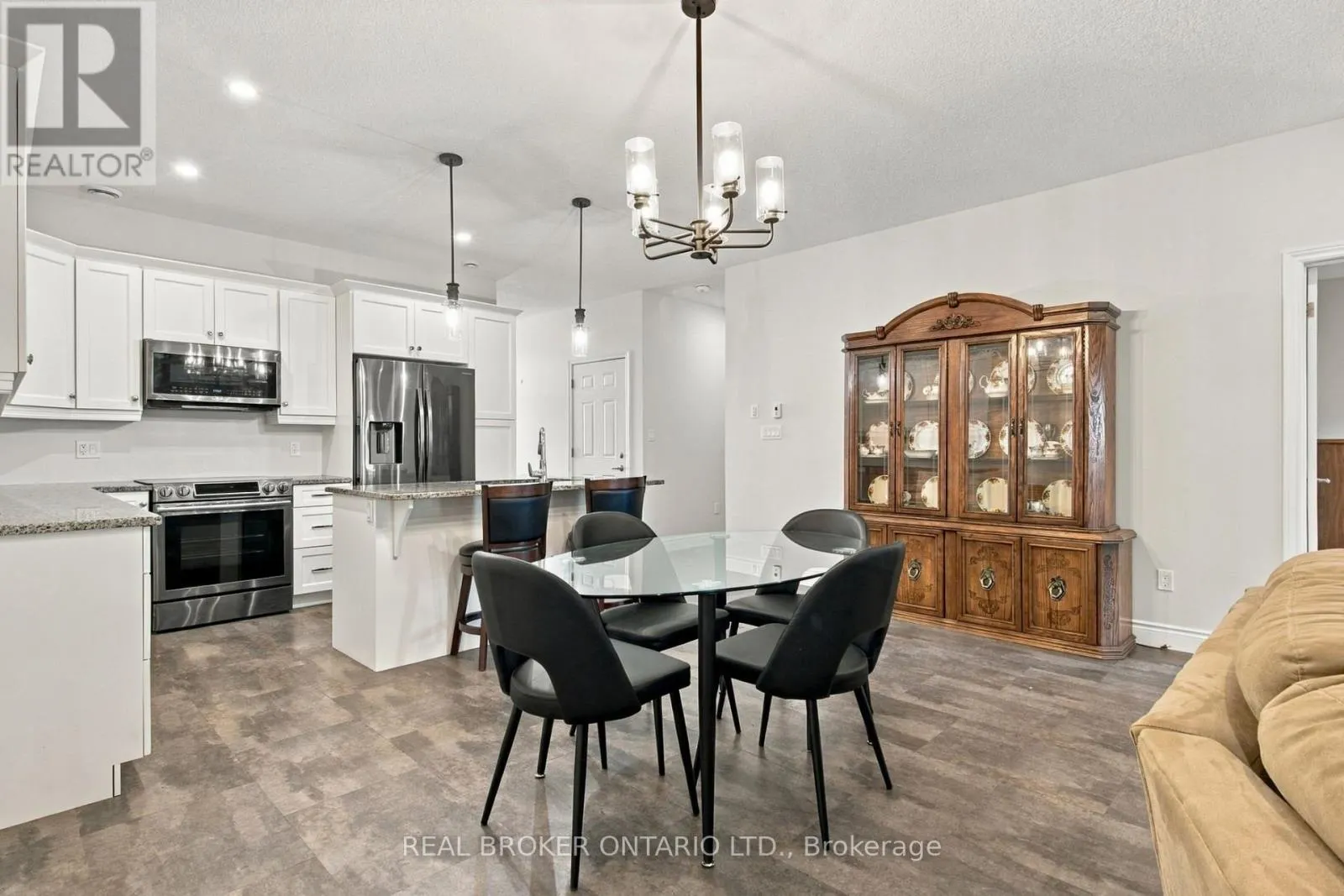 47 - 375 MITCHELL ROAD S