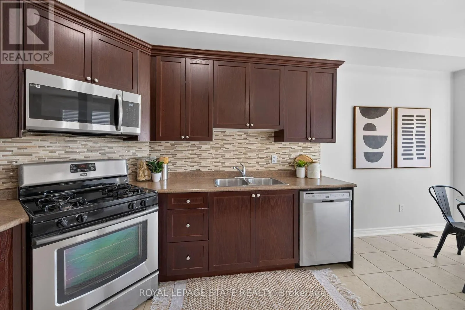 16 BROWVIEW DRIVE