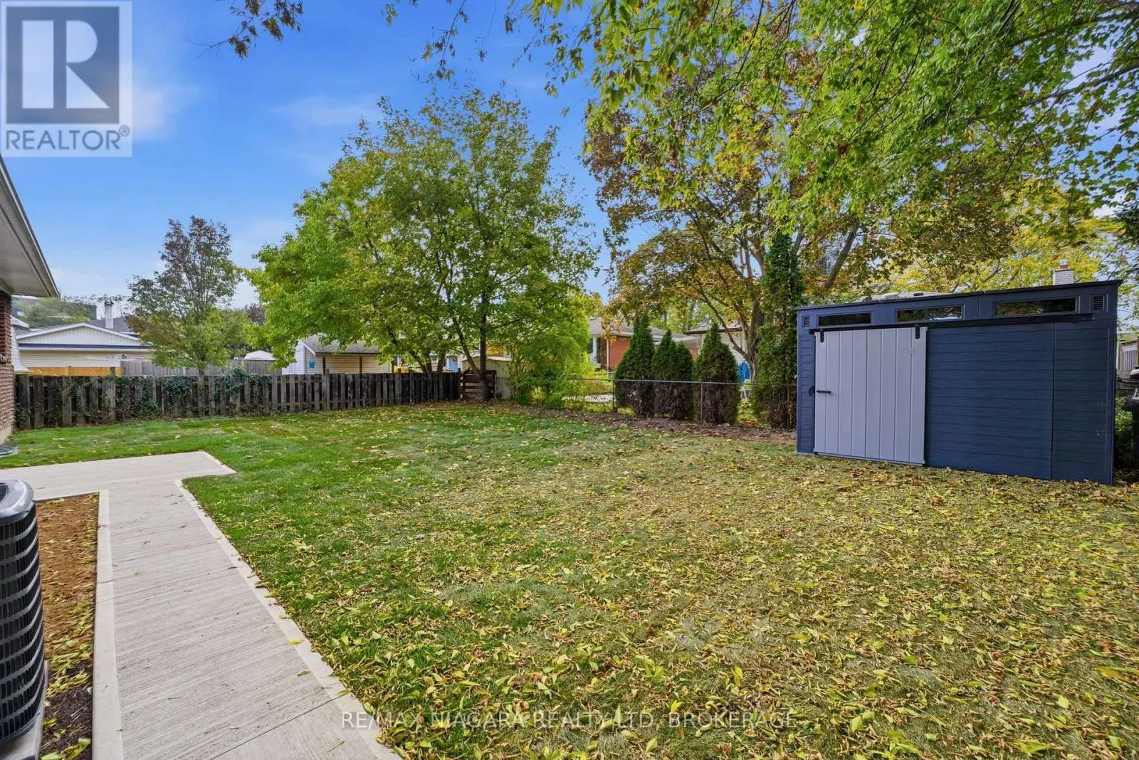 10 HIGHCOURT CRESCENT
