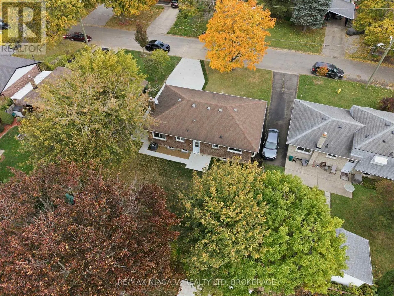 10 HIGHCOURT CRESCENT