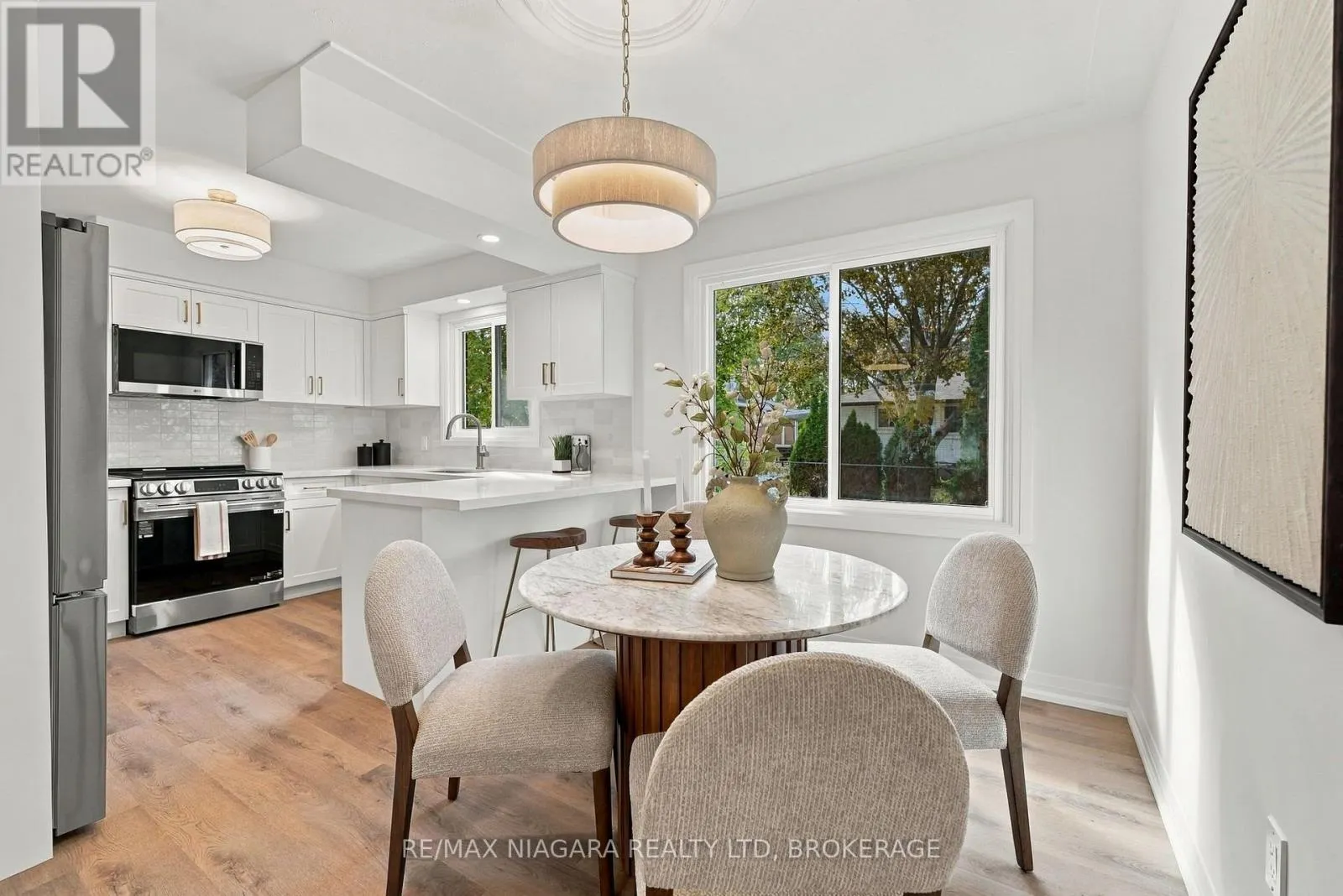 10 HIGHCOURT CRESCENT