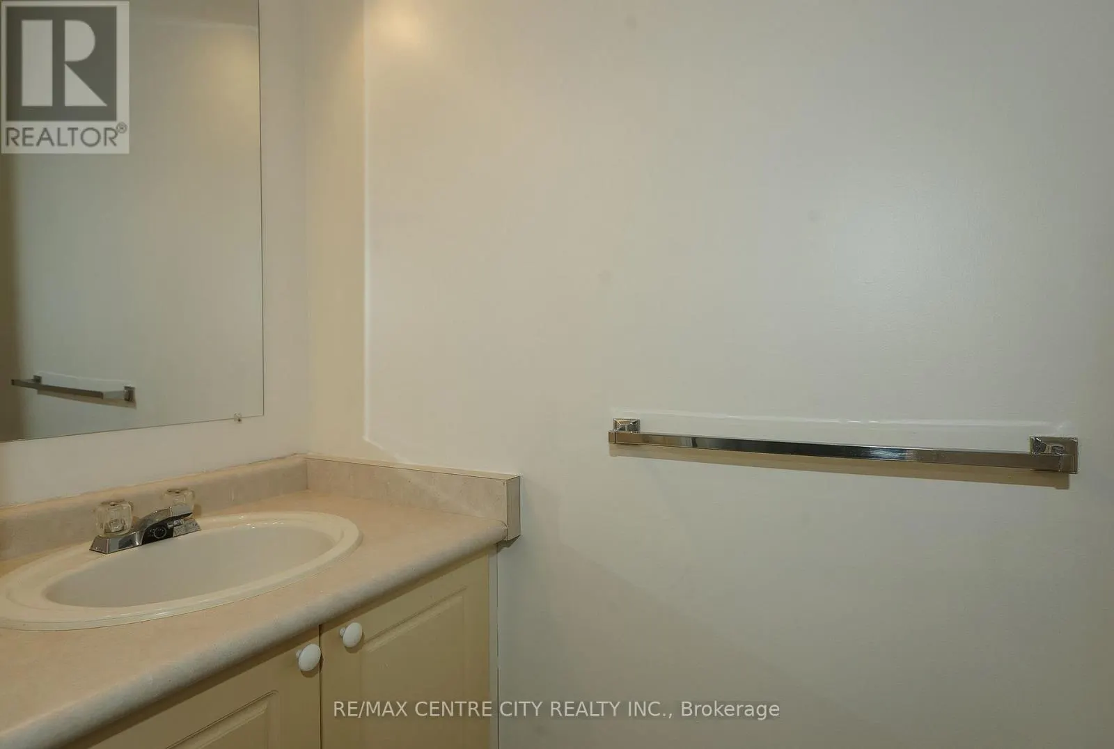 19 - 190 FLEMING DRIVE #19