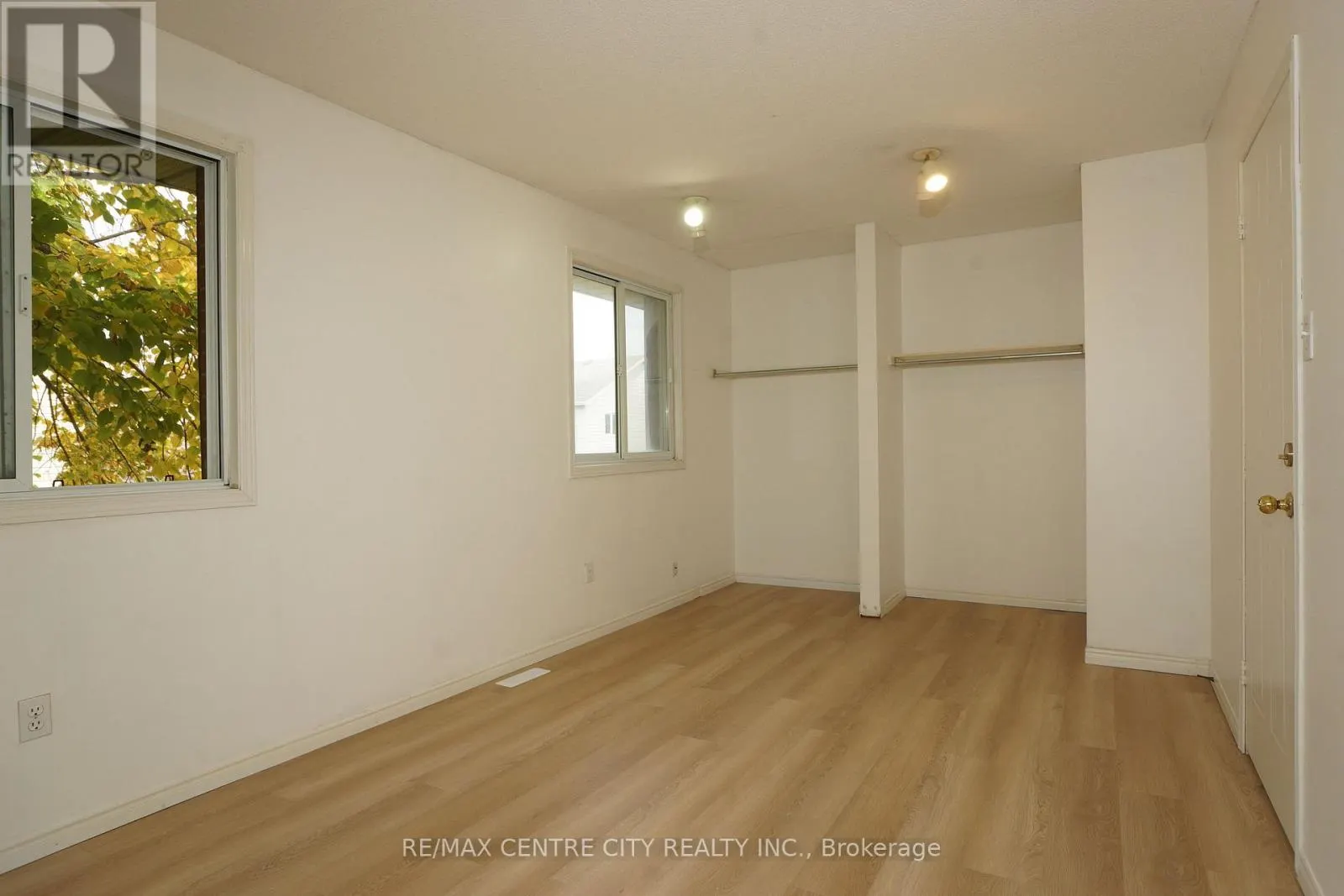 19 - 190 FLEMING DRIVE #19