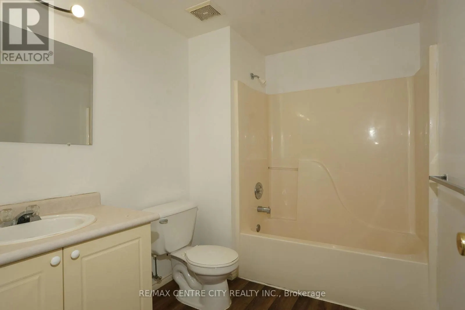 19 - 190 FLEMING DRIVE #19