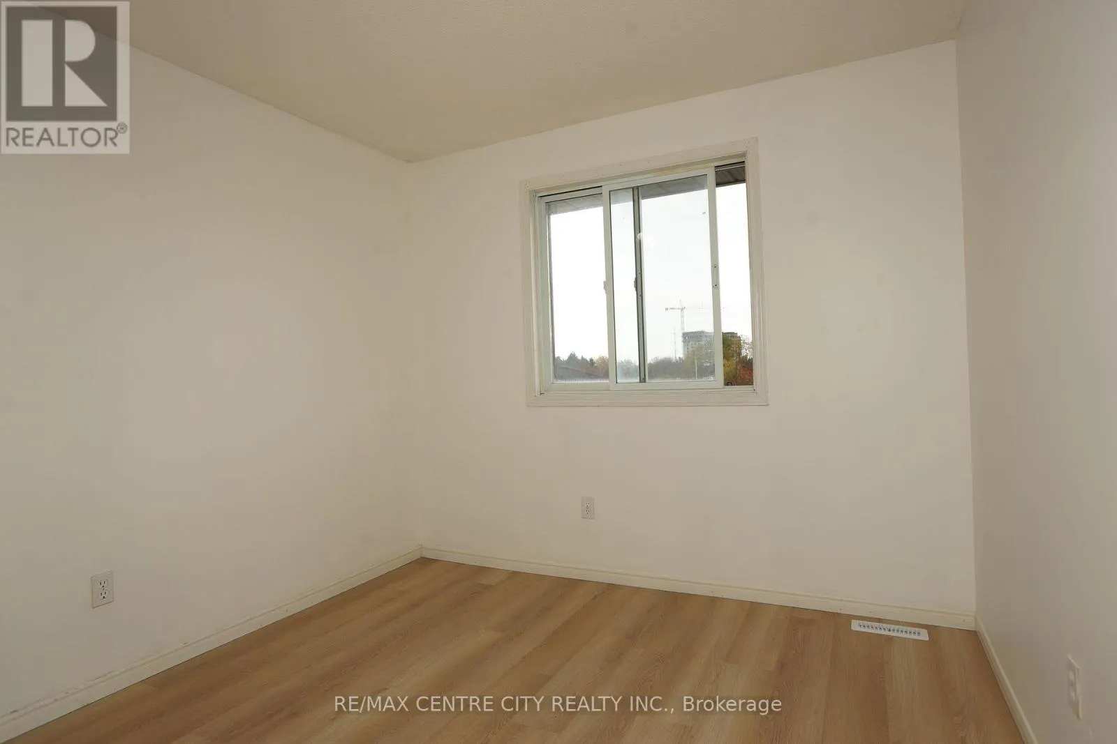 19 - 190 FLEMING DRIVE #19