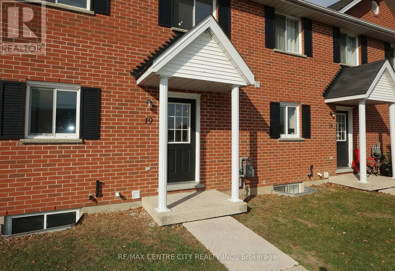 19 - 190 FLEMING DRIVE #19