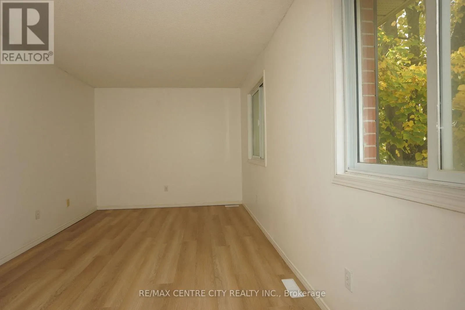 19 - 190 FLEMING DRIVE #19