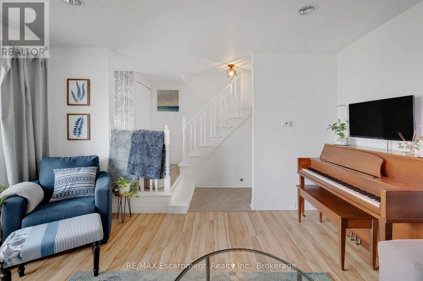 10 GOLDFINCH ROAD
