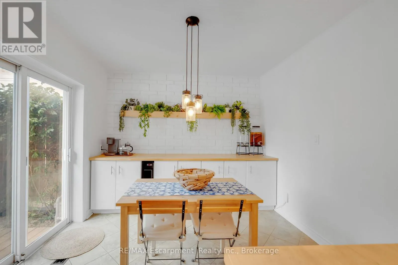 10 GOLDFINCH ROAD