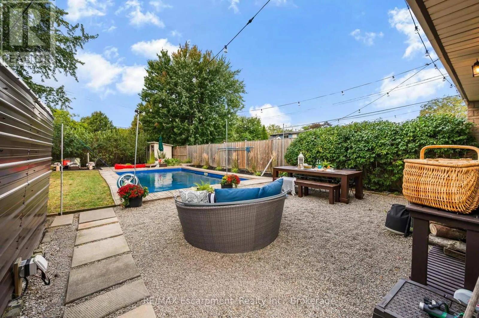 10 GOLDFINCH ROAD