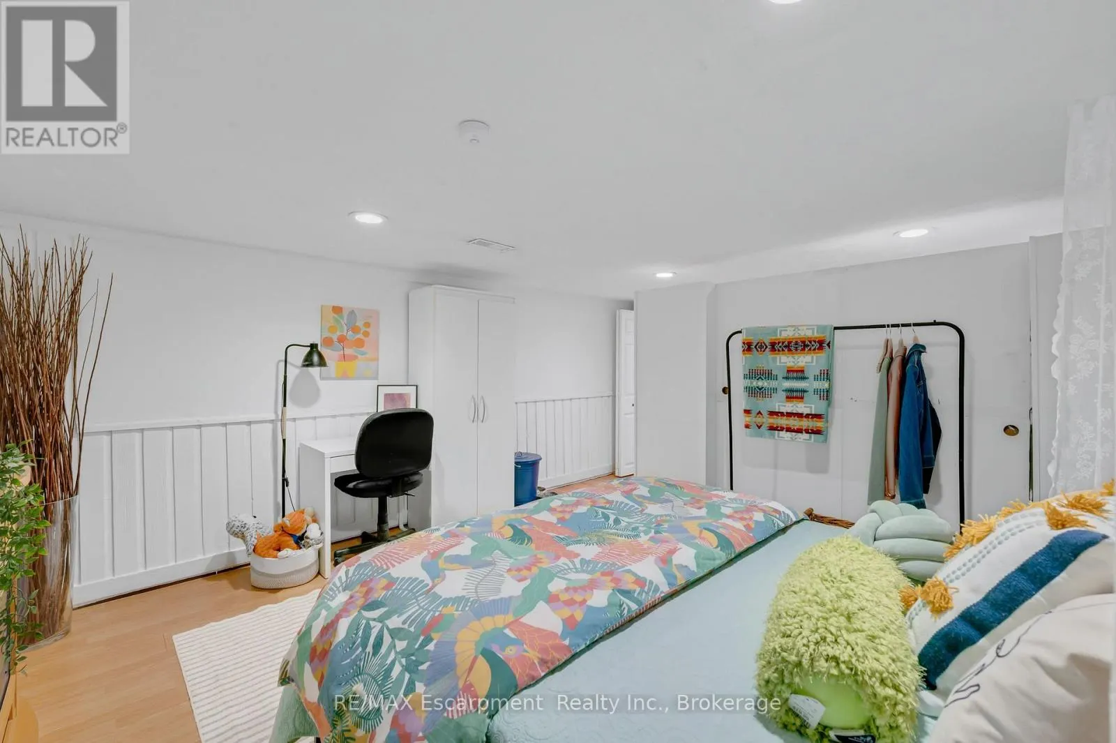 10 GOLDFINCH ROAD