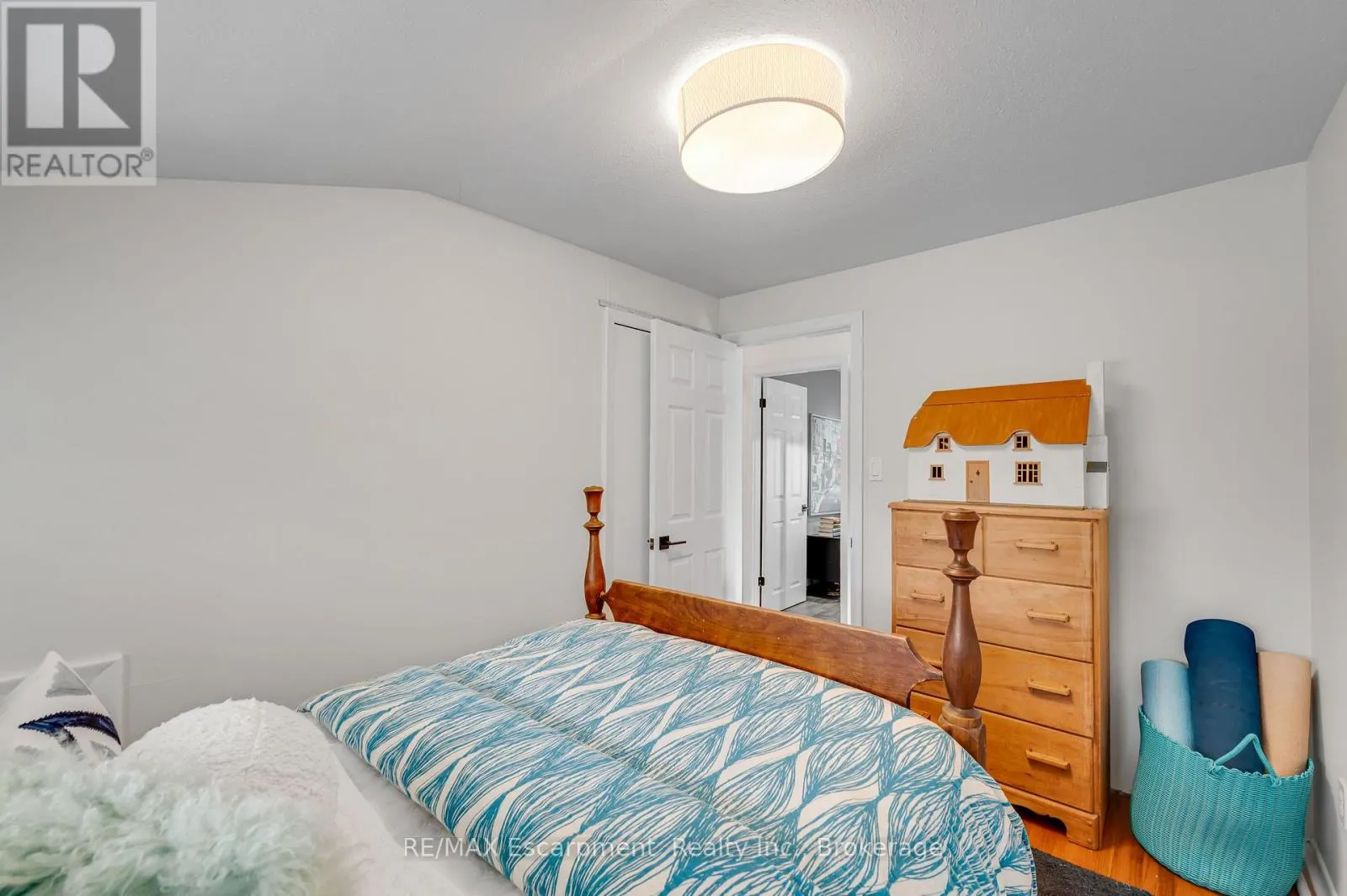 10 GOLDFINCH ROAD