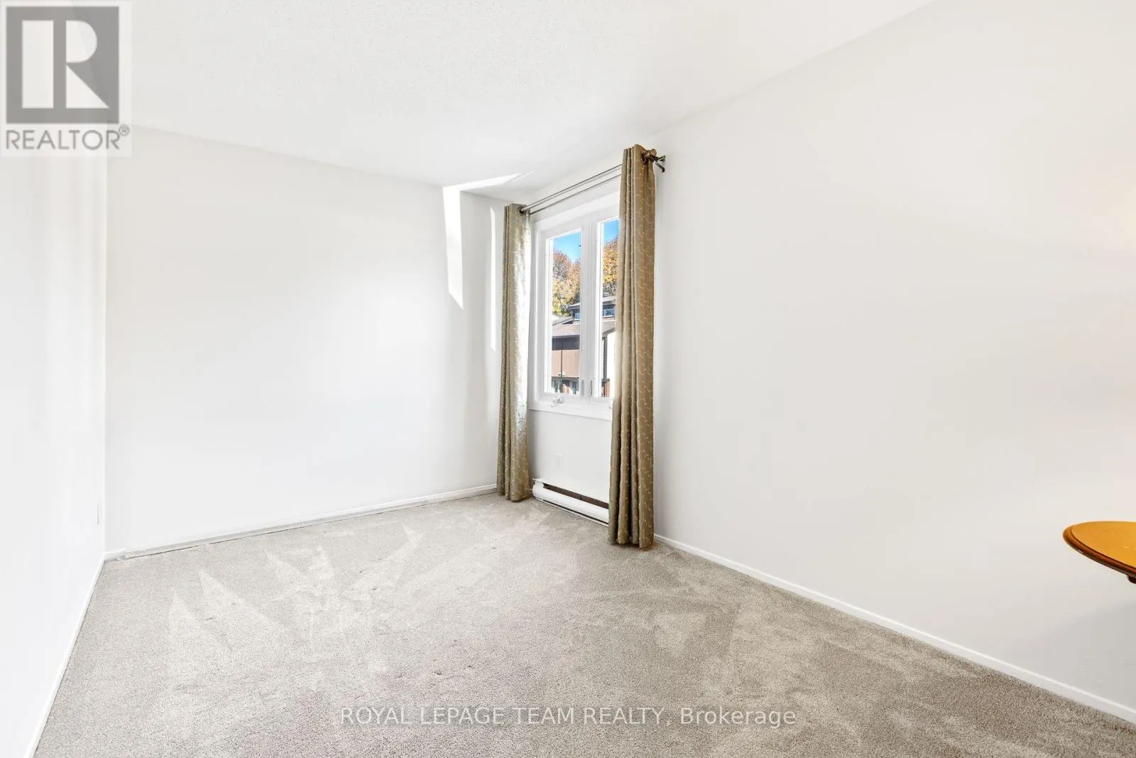 62 - 811 CONNAUGHT AVENUE