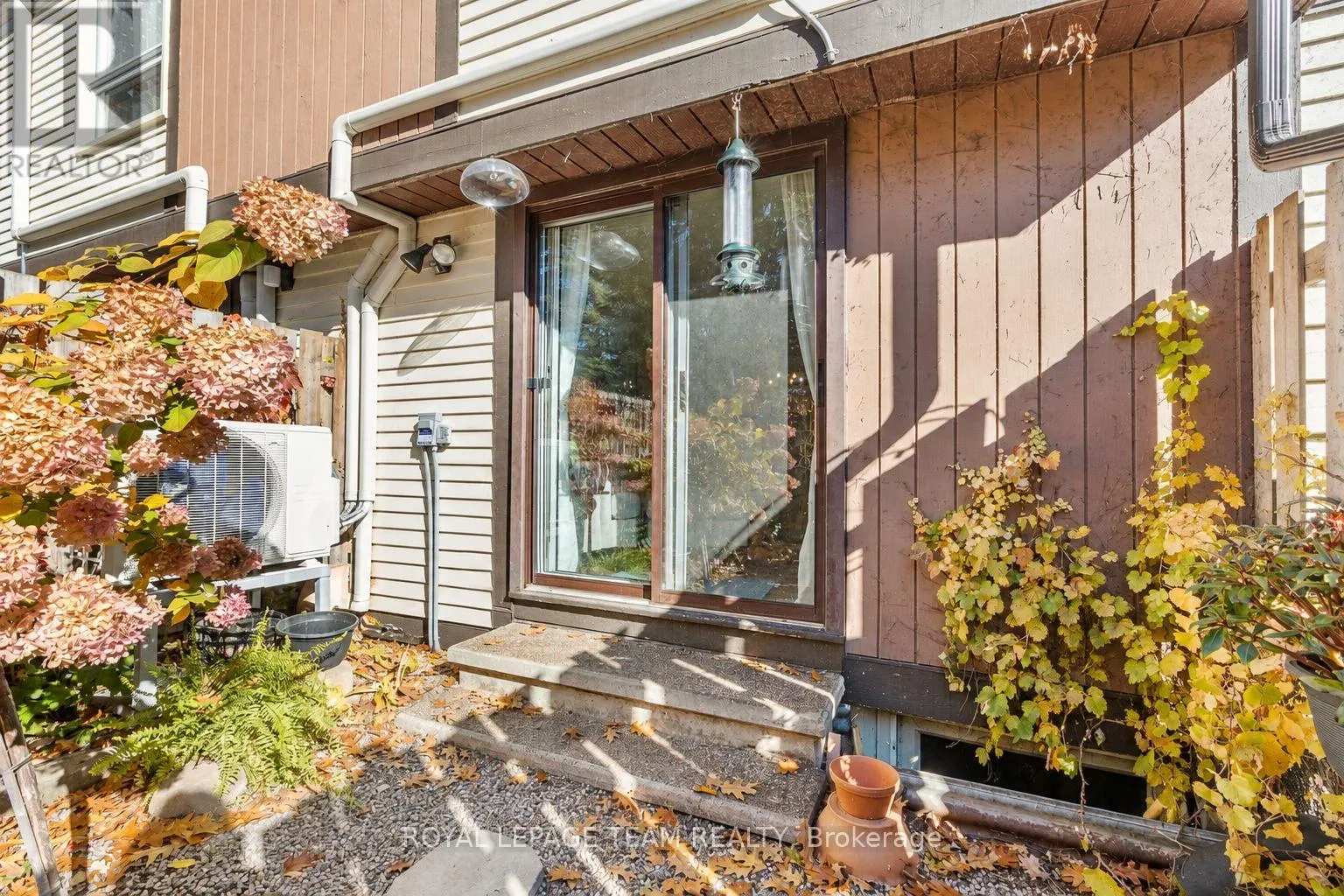 62 - 811 CONNAUGHT AVENUE