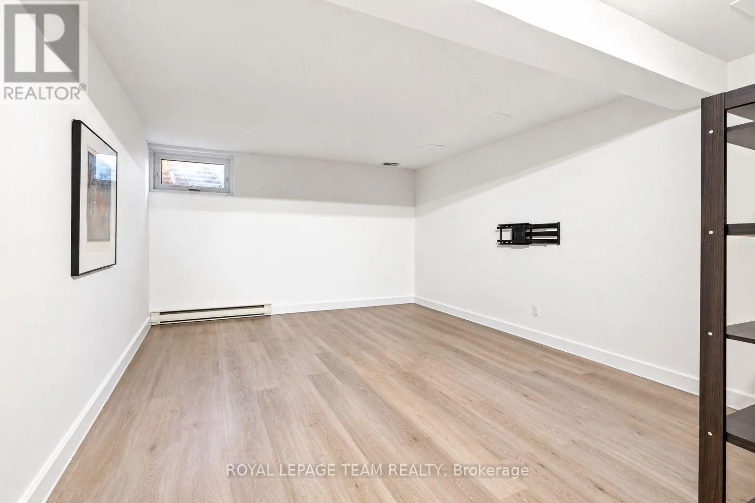 62 - 811 CONNAUGHT AVENUE