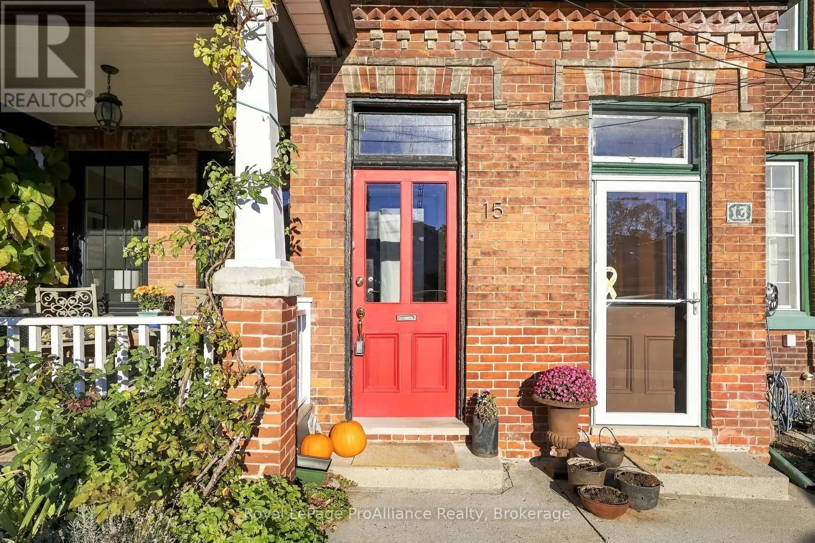 15 BRAMLEY STREET N