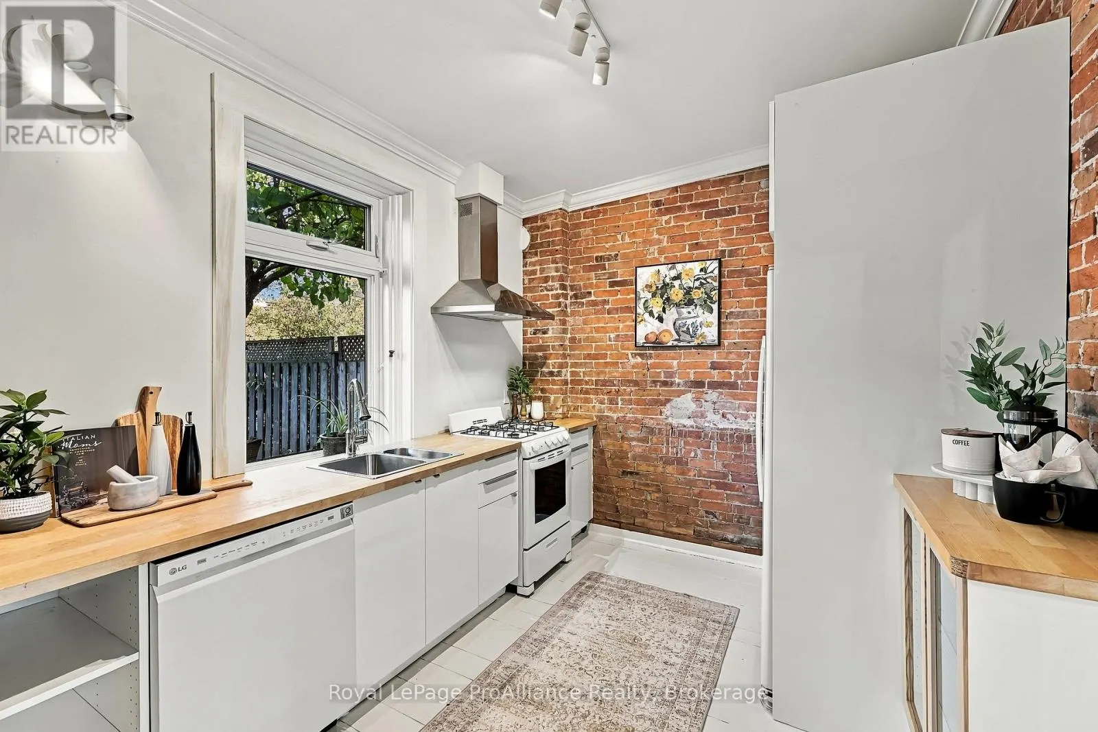 15 BRAMLEY STREET N