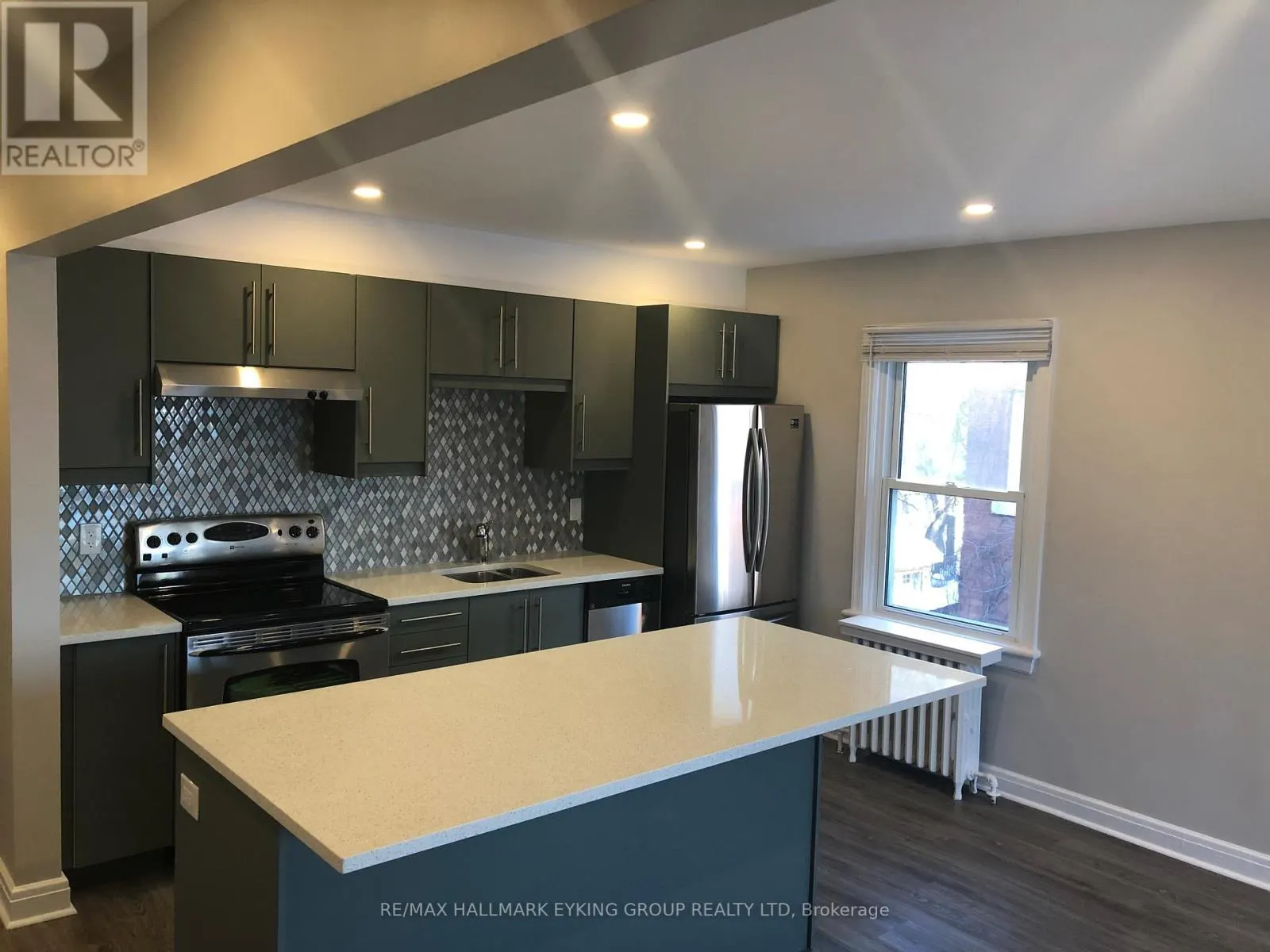 4 - 131 HAWTHORNE AVENUE