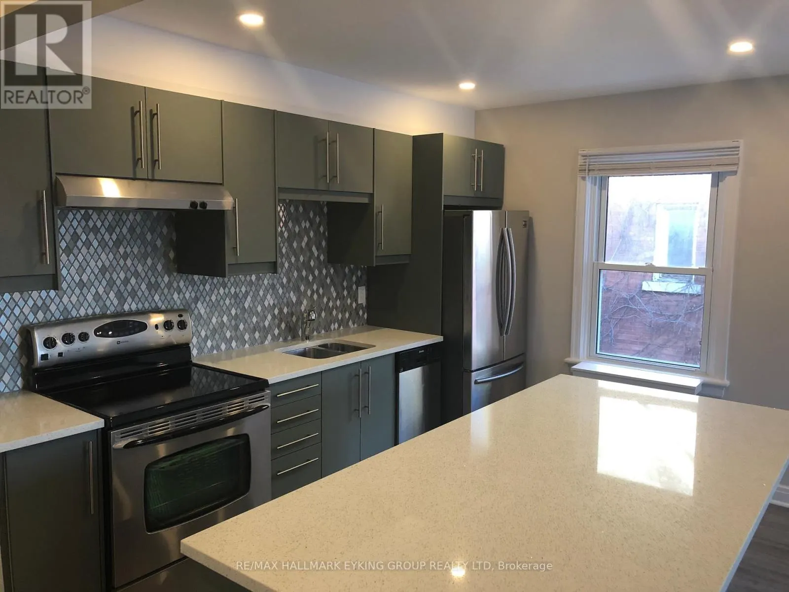 4 - 131 HAWTHORNE AVENUE