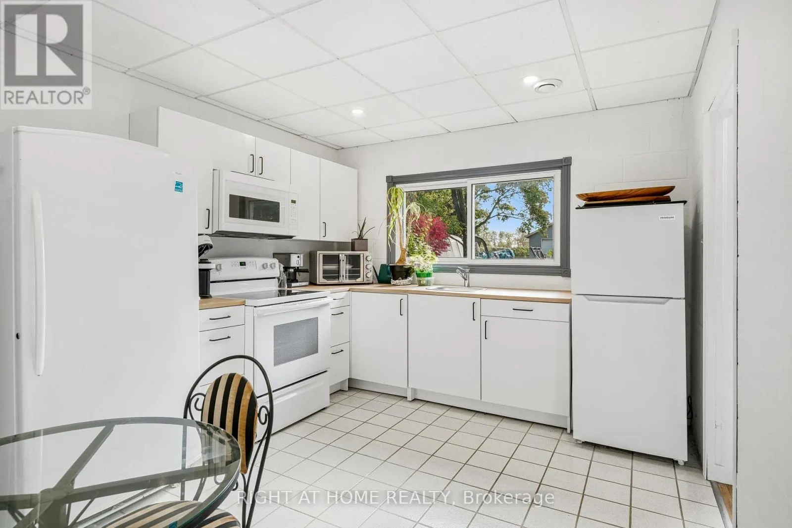 985 EAST WEST LINE