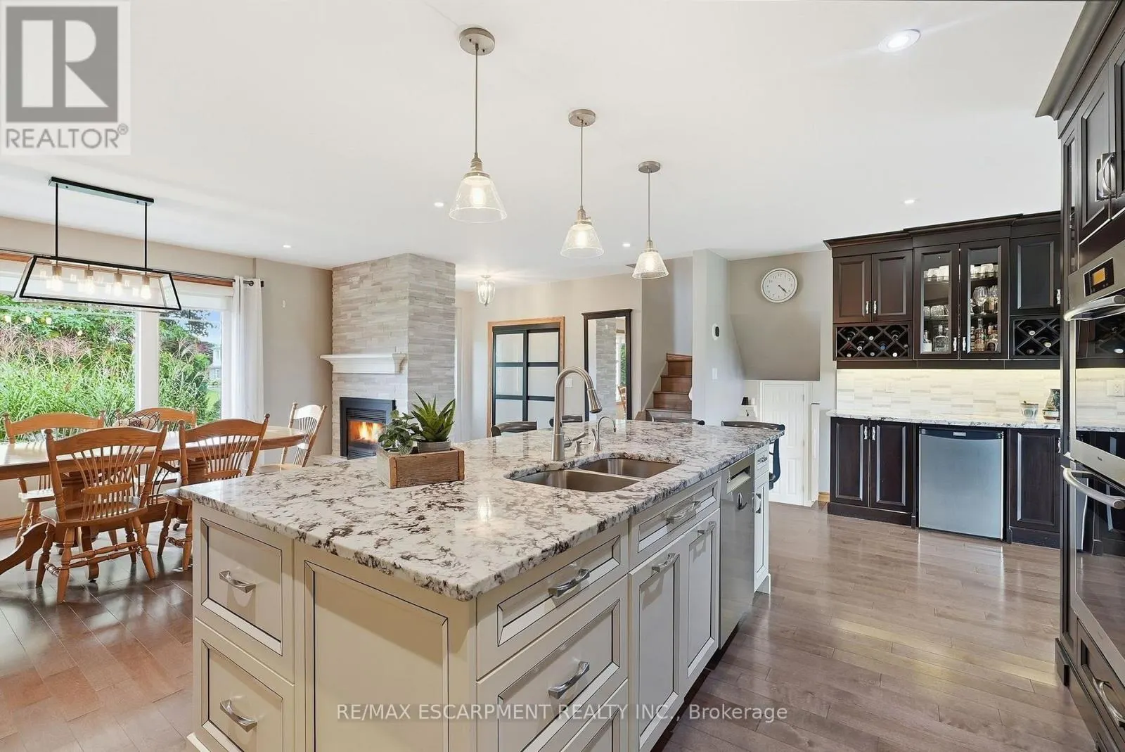 826 MILLGROVE SIDE ROAD