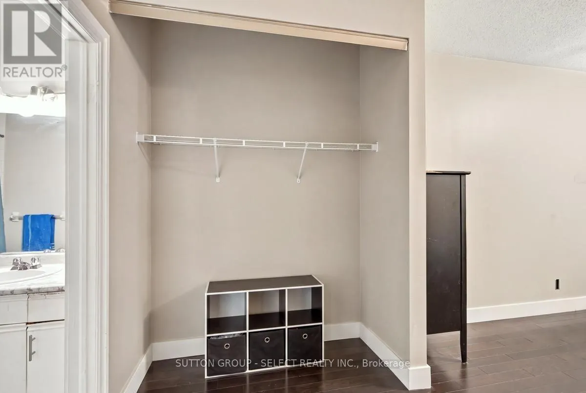 203 - 272 DUNDAS STREET #203
