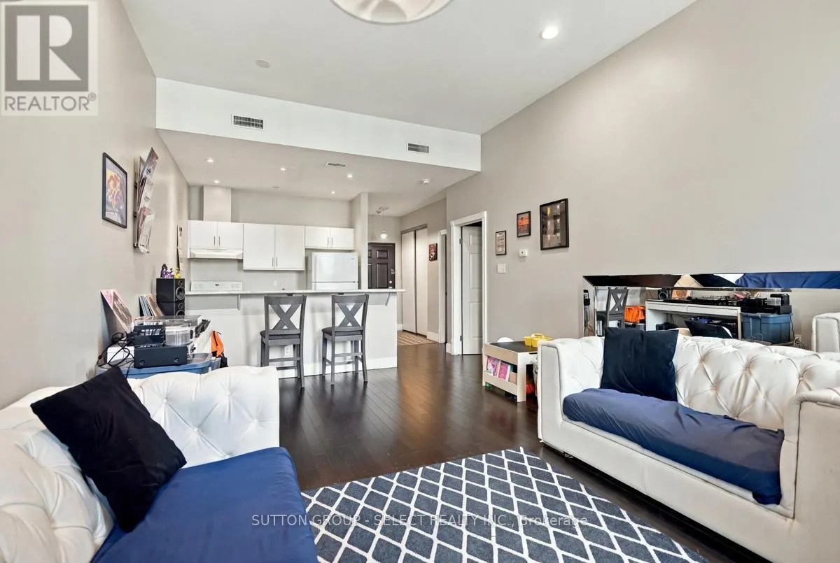 203 - 272 DUNDAS STREET #203