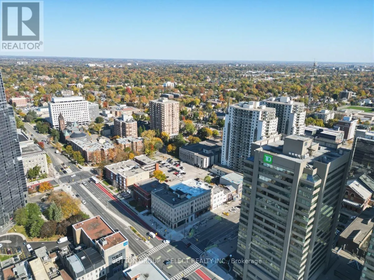 203 - 272 DUNDAS STREET #203