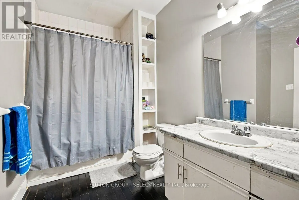 203 - 272 DUNDAS STREET #203