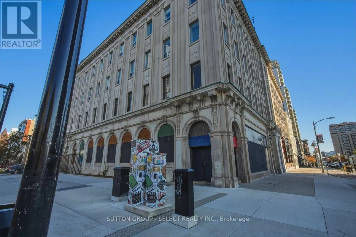 203 - 272 DUNDAS STREET #203
