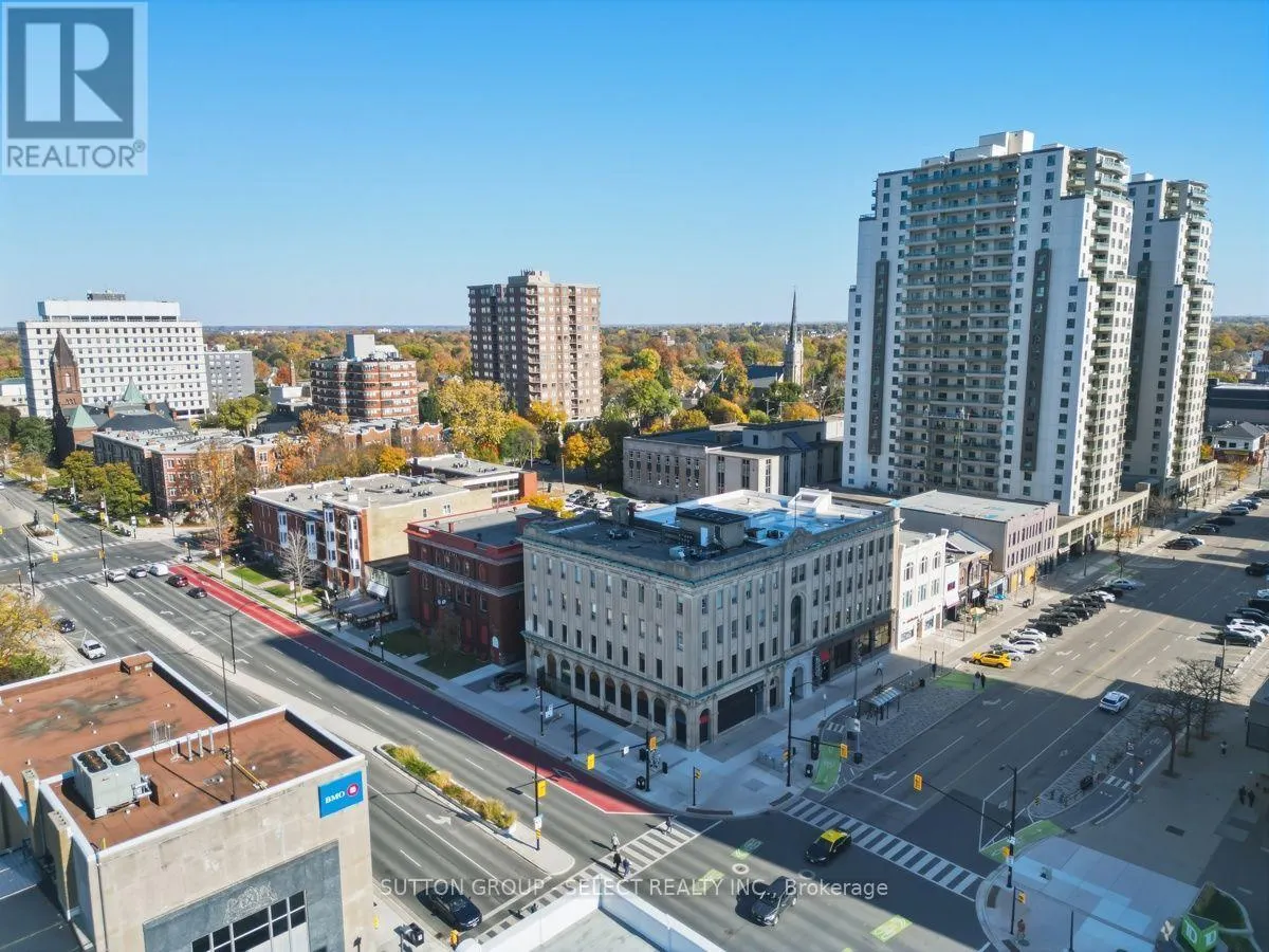 203 - 272 DUNDAS STREET #203