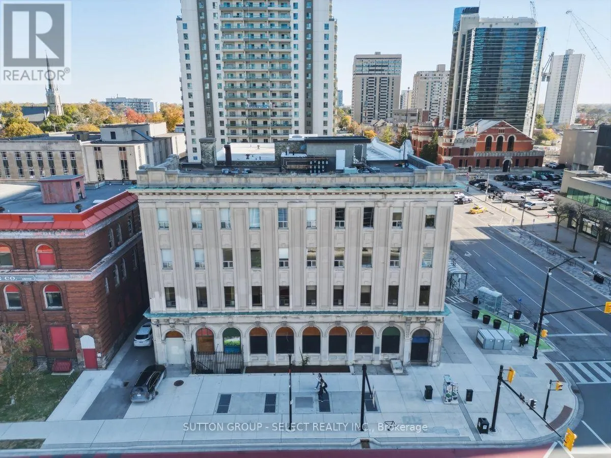 203 - 272 DUNDAS STREET #203