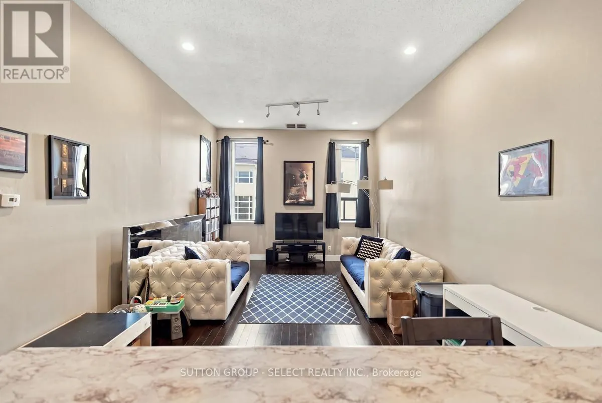 203 - 272 DUNDAS STREET #203