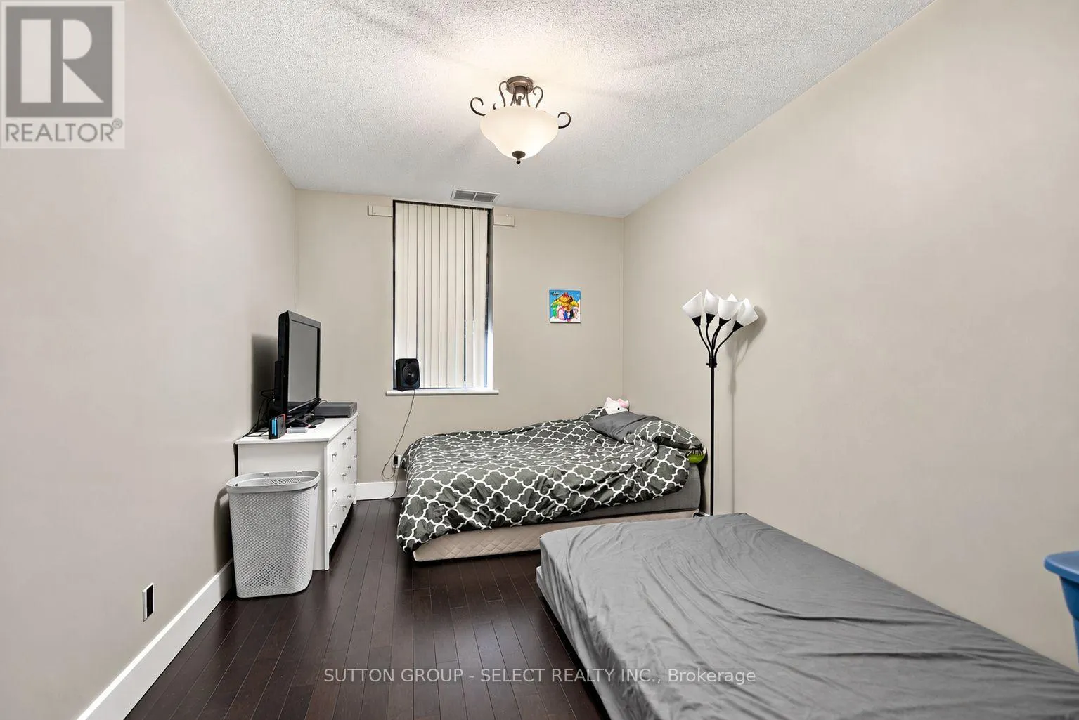 203 - 272 DUNDAS STREET #203