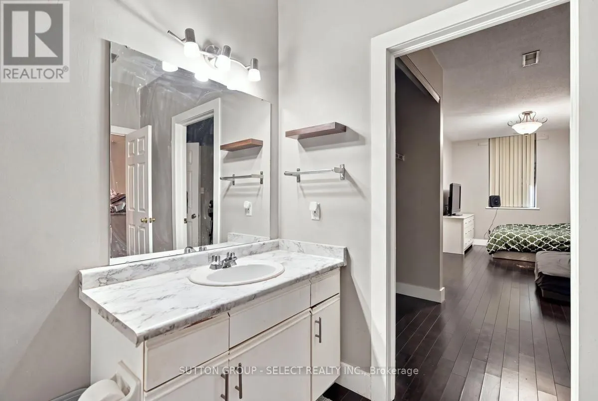 203 - 272 DUNDAS STREET #203