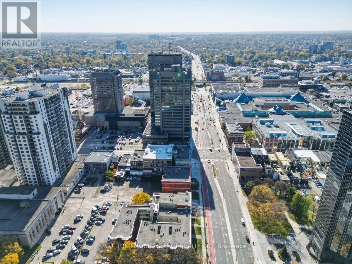 203 - 272 DUNDAS STREET #203