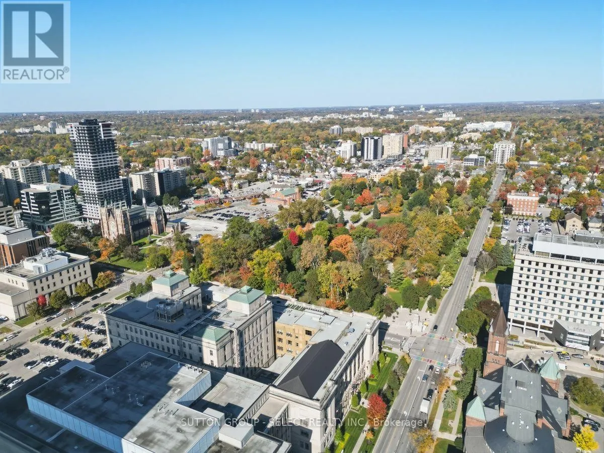 203 - 272 DUNDAS STREET #203