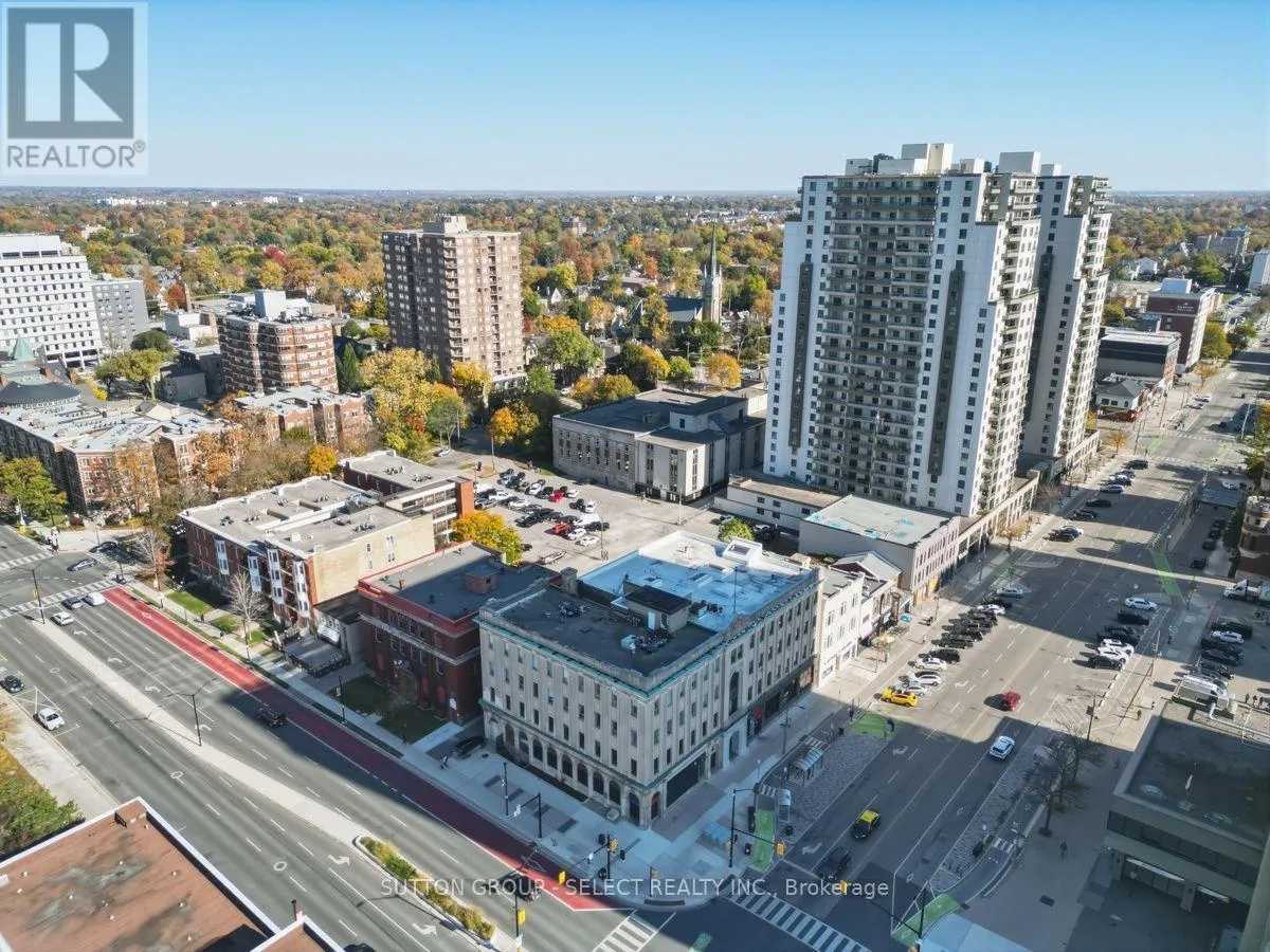 203 - 272 DUNDAS STREET #203