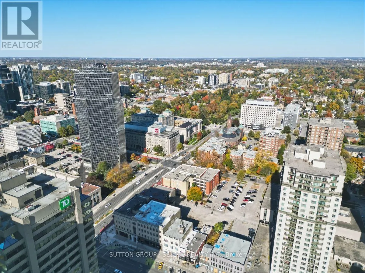 203 - 272 DUNDAS STREET #203