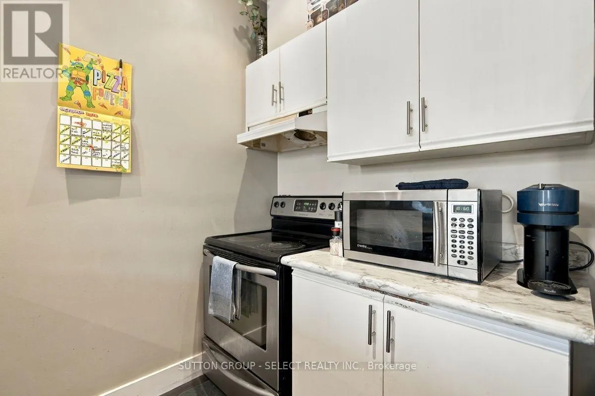 203 - 272 DUNDAS STREET #203