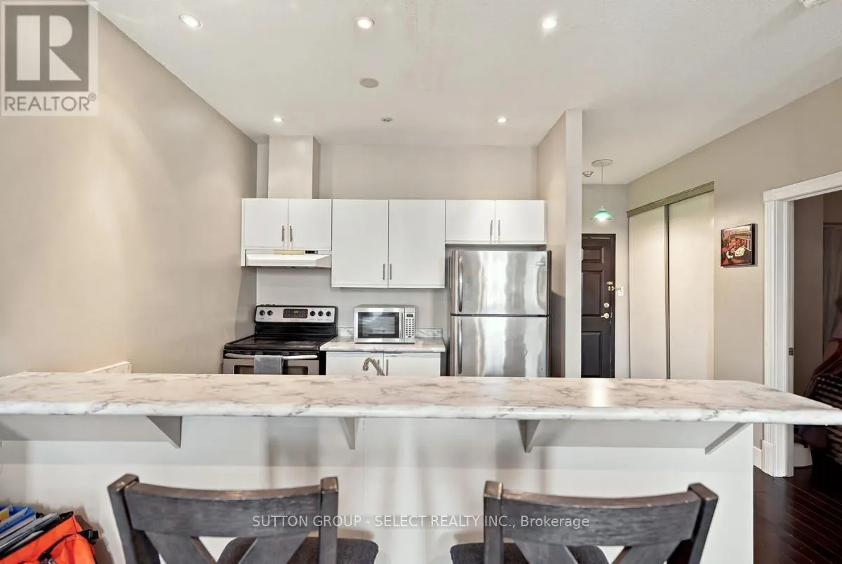203 - 272 DUNDAS STREET #203