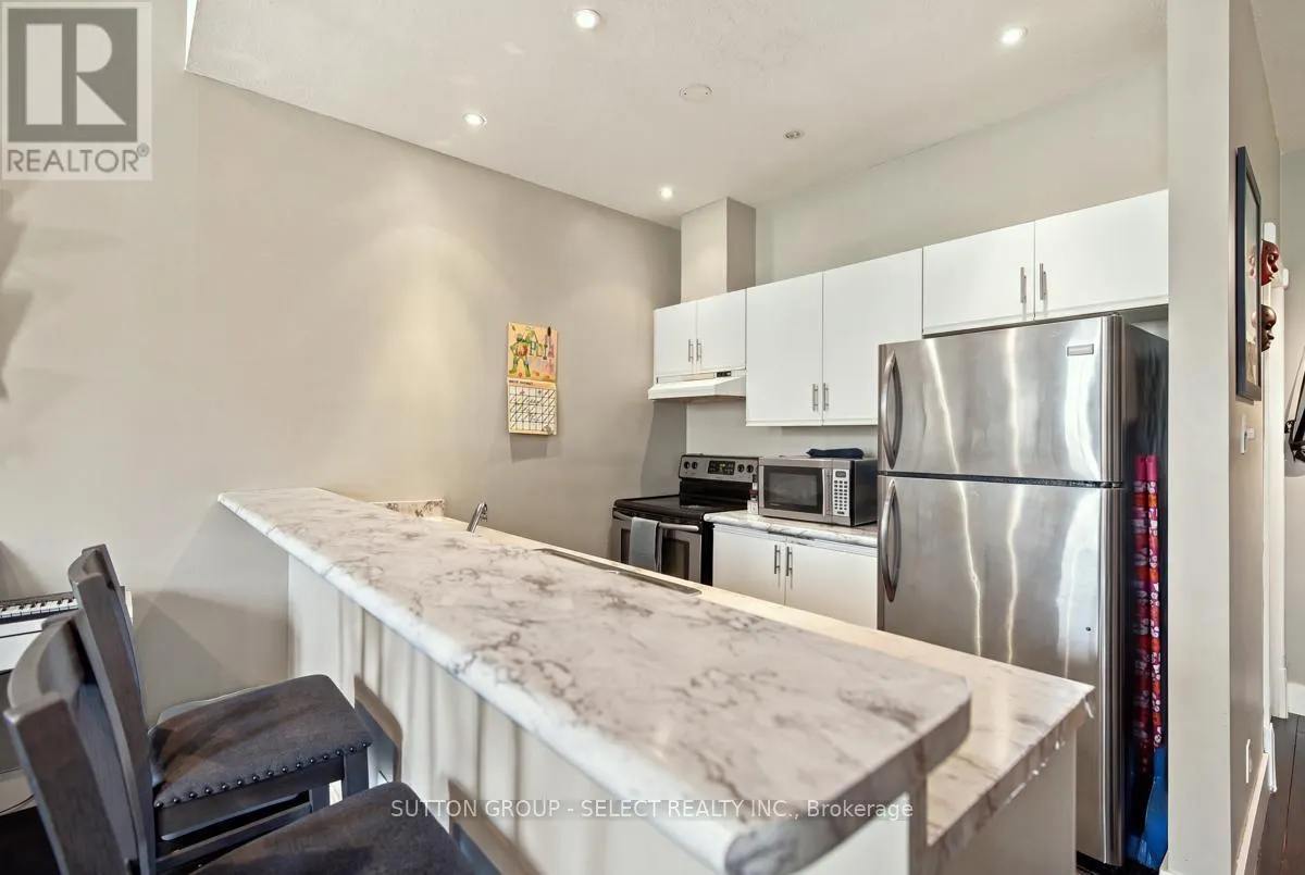 203 - 272 DUNDAS STREET #203