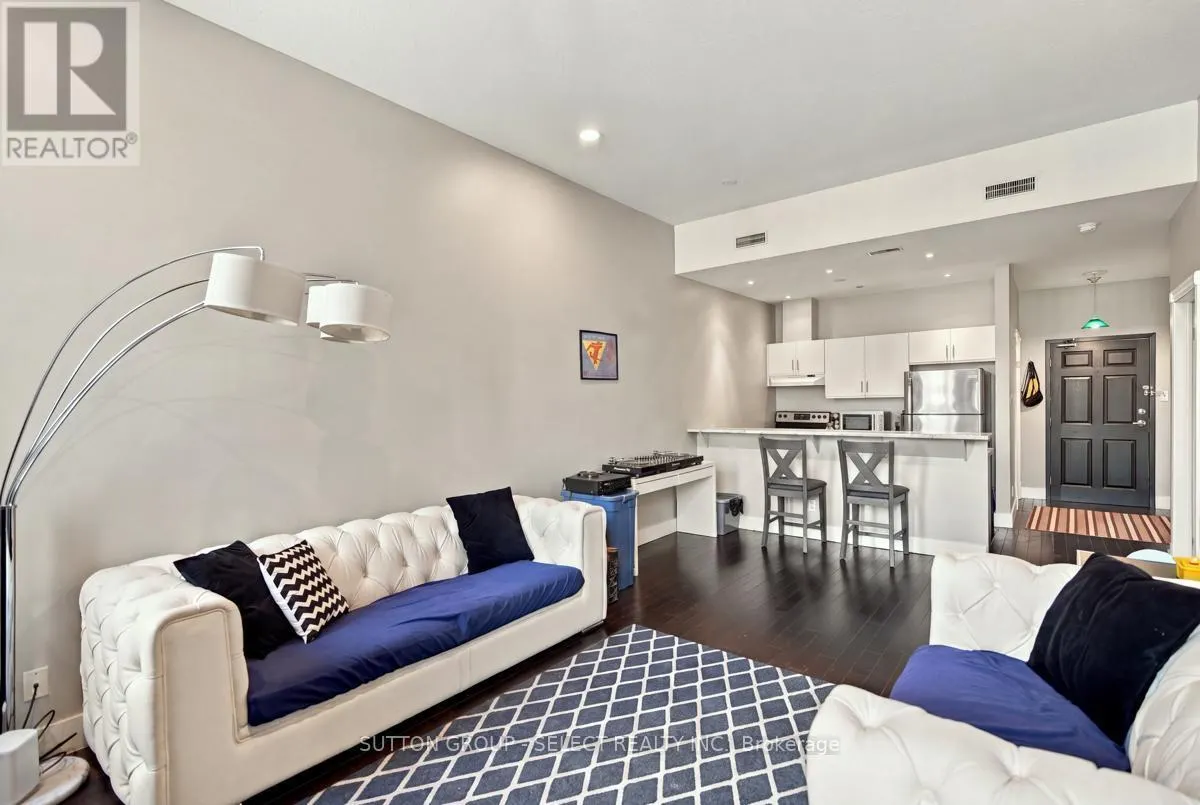 203 - 272 DUNDAS STREET #203