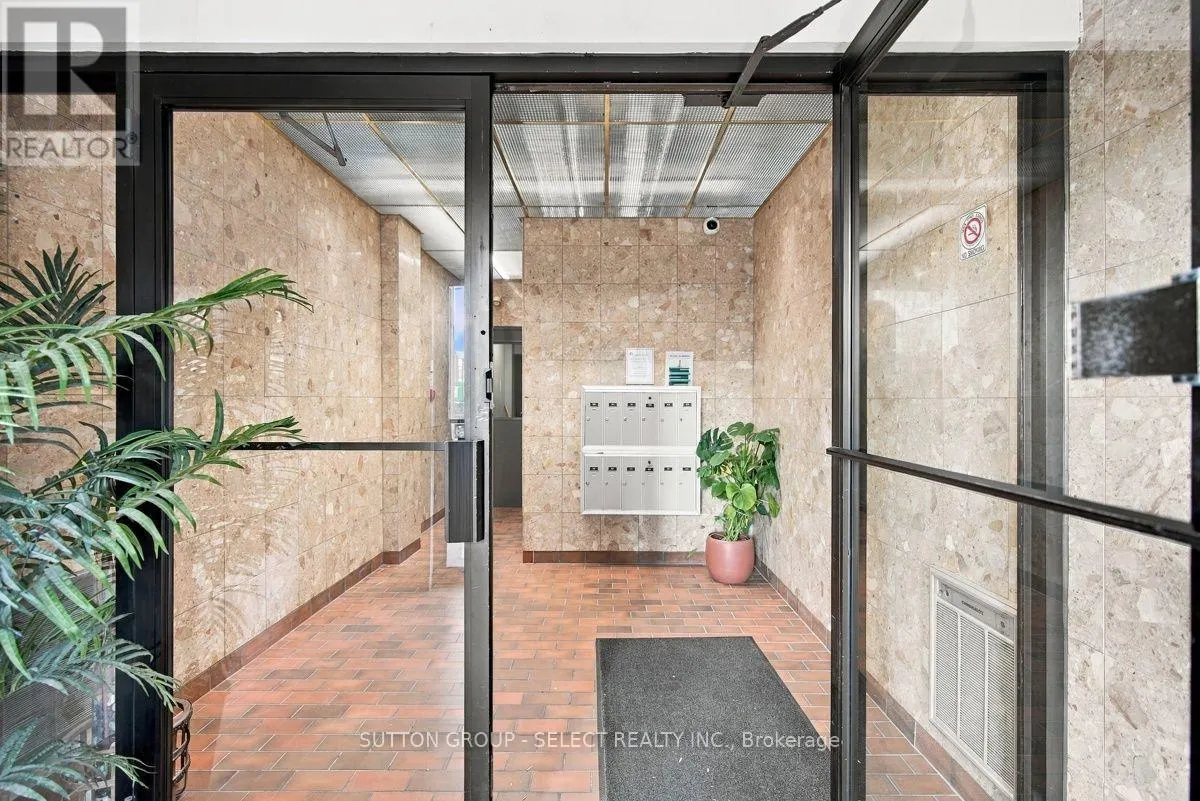 203 - 272 DUNDAS STREET #203