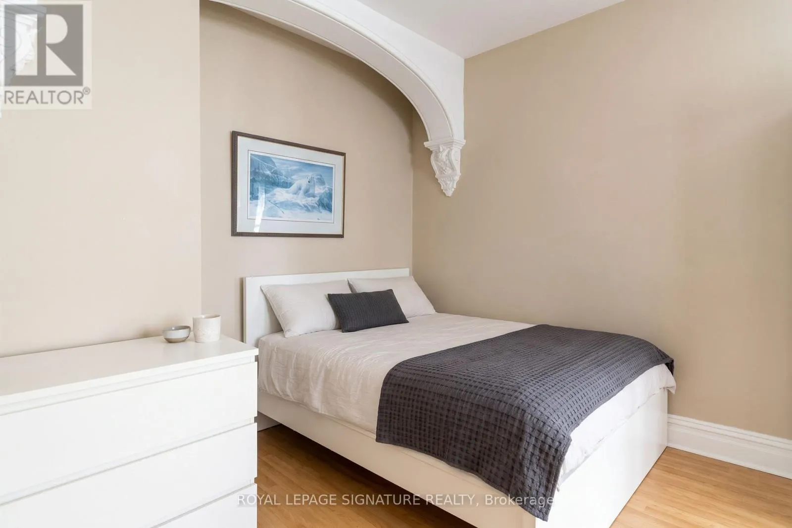 MAIN - 154 HUNTER STREET E