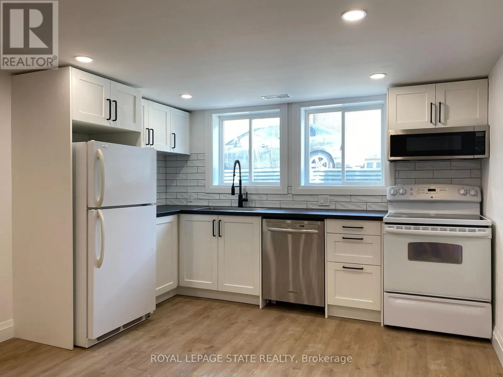 LOWER - 24 SANDALWOOD AVENUE