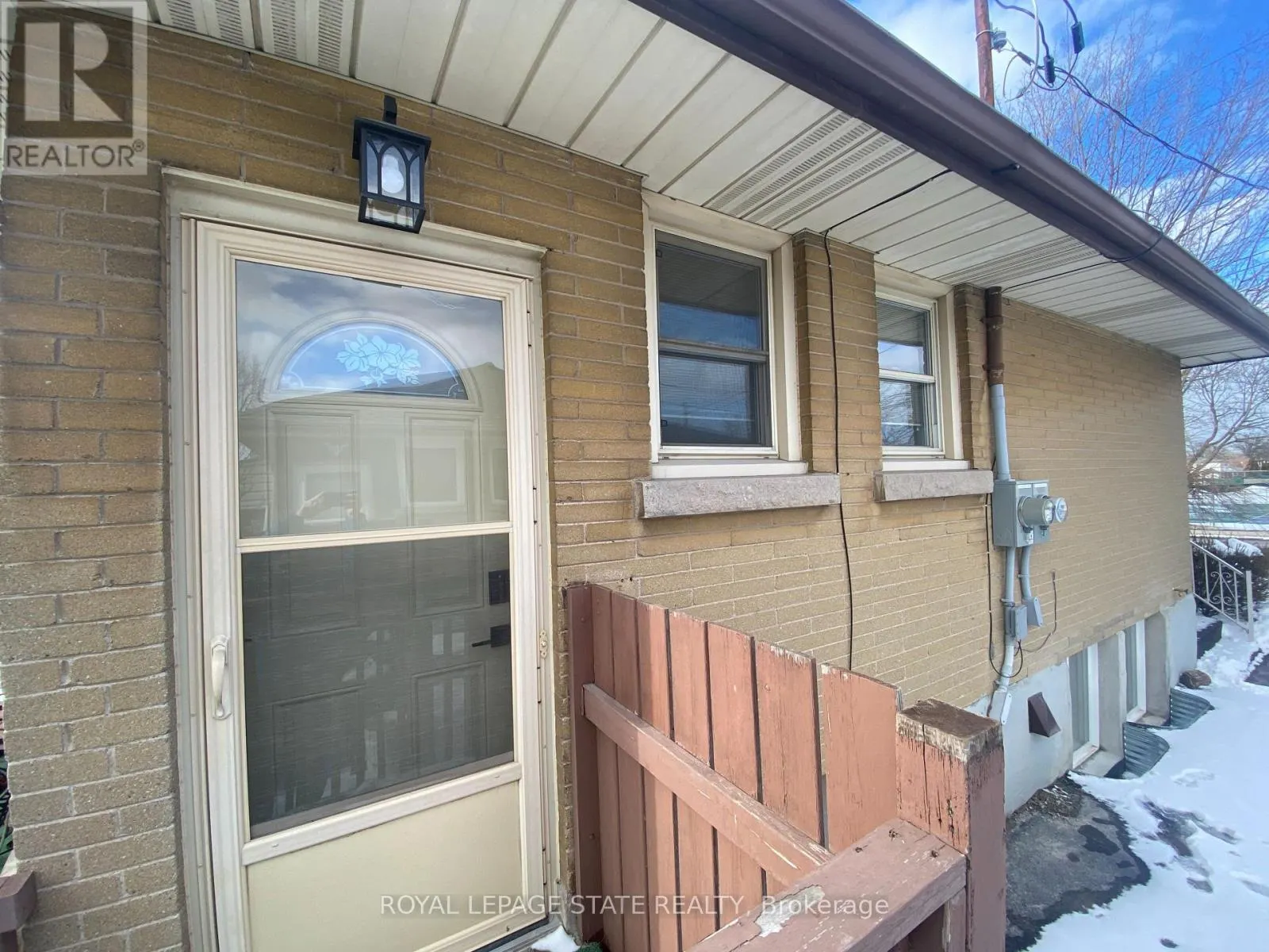LOWER - 24 SANDALWOOD AVENUE